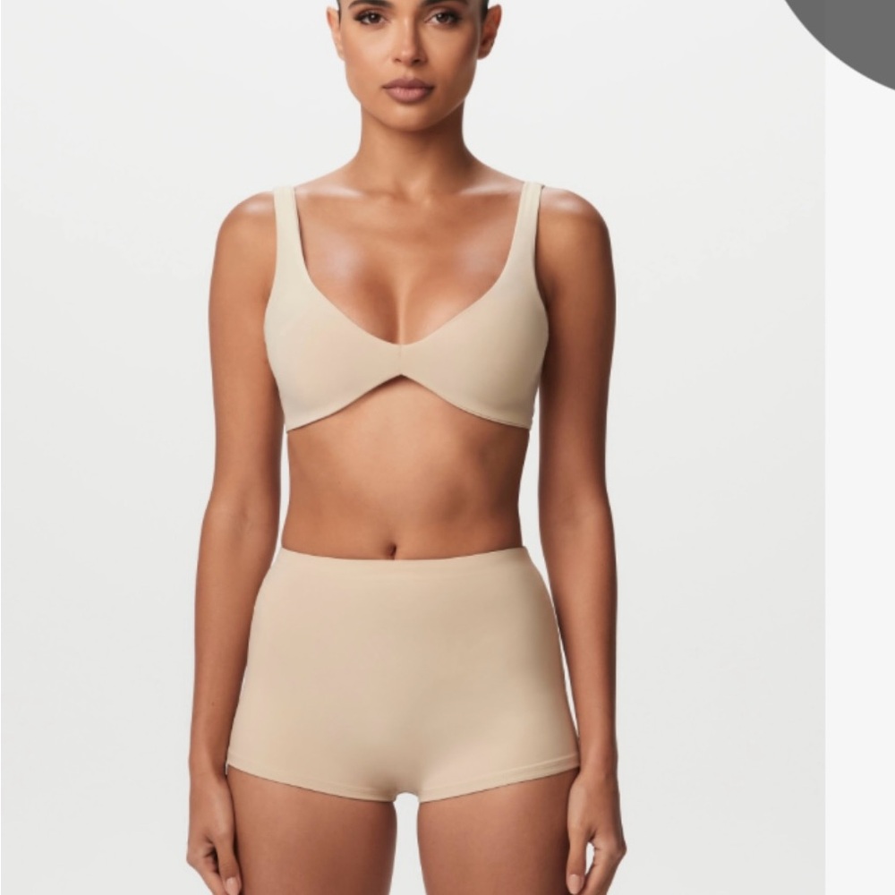 Naked Wardrobe Hourglass Foundation Bra Top